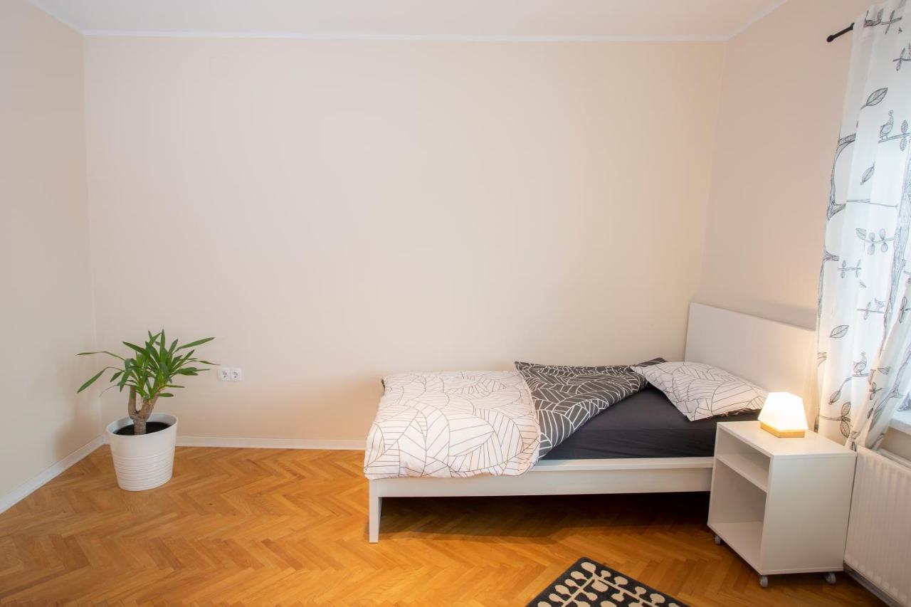 Apartment Rozalija Zirovnica 外观 照片