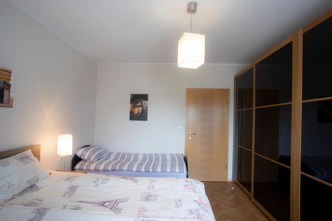 Apartment Rozalija Zirovnica 外观 照片